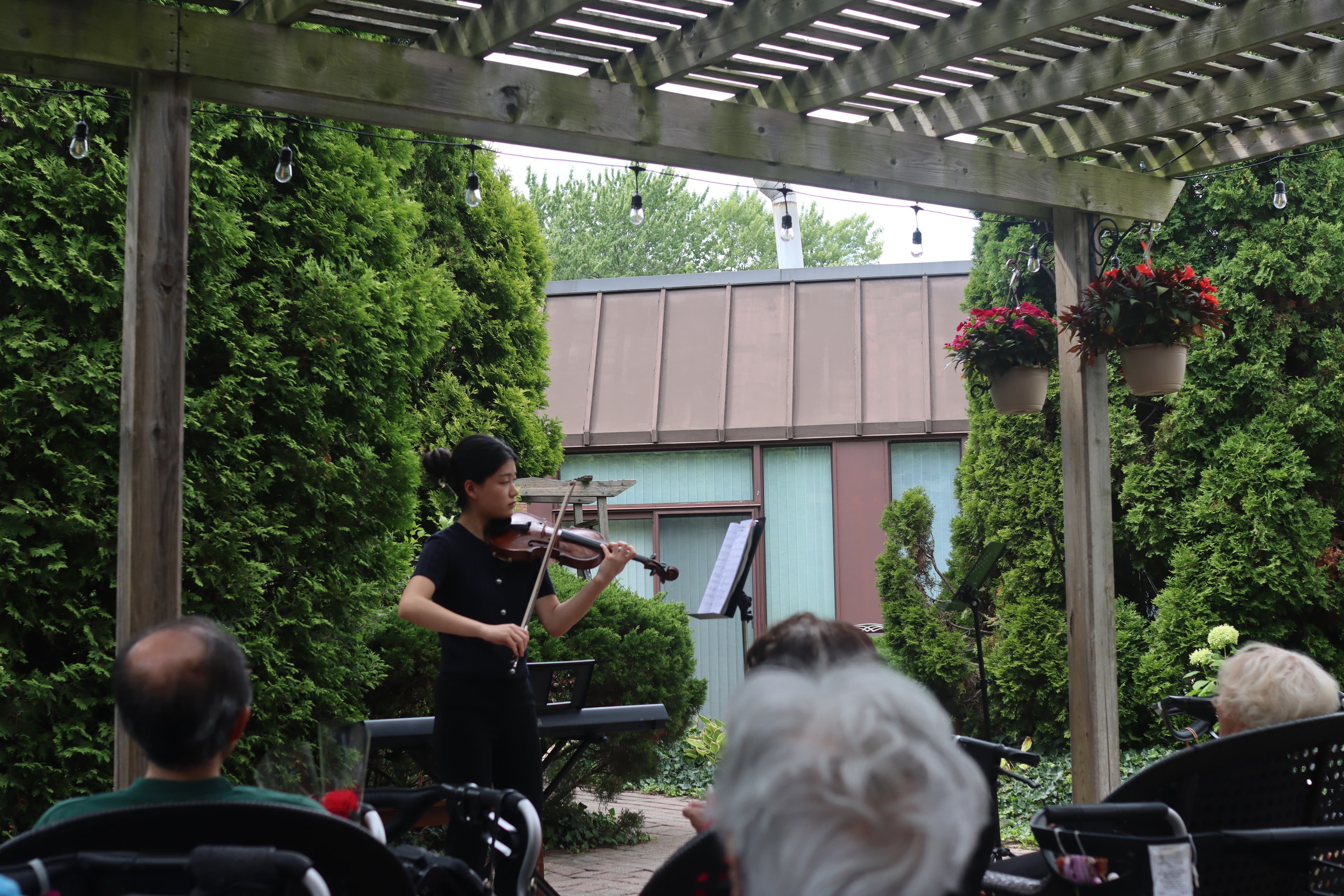 /assets/emma-violin-seniors-2.JPG