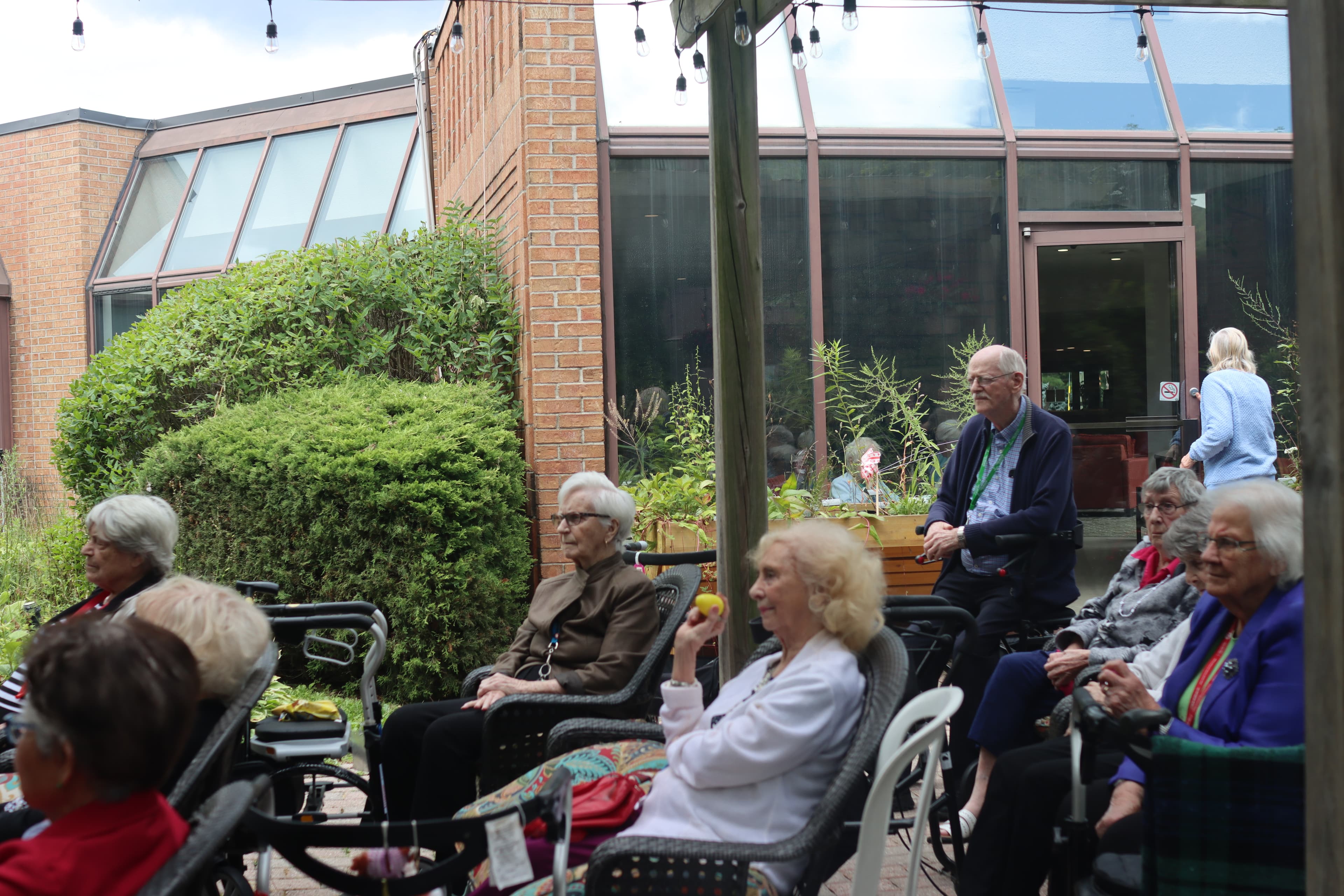 /assets/seniors-enjoying-performance-2.JPG